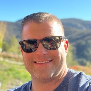 Meet your Posher, Derrick